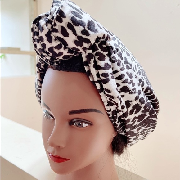 Accessories - Black and white Knot Turban